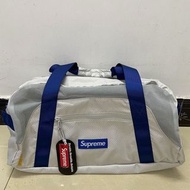 紫鑽🌟誠信商家🌟💜全新Supreme SS22 Week1 街頭機能風大容量撞色標誌網眼 尼龍 露營包健身包單肩包斜挎包旅行包 男女同款情侶款 多色