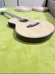 全新電木吉他（可插電民謠吉他🎸）guitar (have pick up)