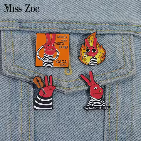Red Rabbit Enamel Pins Custom NUNCA HABIA VISTO TANTA CACA JUNTA Brooches Lapel Badges Clothes Anima