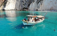 Kefalonia Boat Excursion with Lunch and Wine from Argostoli