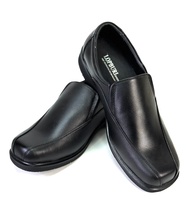 Chinatown Leather รองเท้าหนังวัวแท้ คัทชูว์หน้ายาว สีดำ