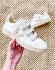 大熱VEJA 奶茶色魔術貼 V LOCK