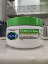 cetaphil moisturing cream