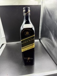 700ml 約翰走路雙黑牌調和威士忌 (Johnnie Walker Double Black)。