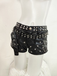 กางเกงขาสั้นหนัง PU สไตล์ปunks Y2K กระดุมตกแต่ง กางเกงขาสั้นหนังสีสันสดใสสำหรับเต้นรำในคาราโอเกะ กาง