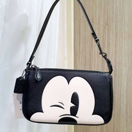 กระเป๋าคล้องแขนใบใหญ่ ใหม่ล่าสุดค่ะ

Disney X Coach Nolita 19 With Wink Mickey Mouse