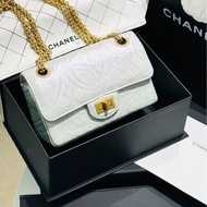 Chanel 限量 浮雕白色 2.55大mini 極品🤍 晶片款