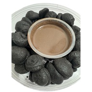 Blackout cookies chocolate cookies/black cookies with chocolate sauce