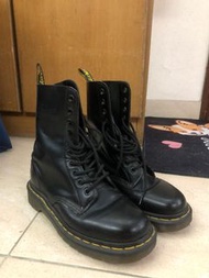 Dr Martens 10孔高筒鞋