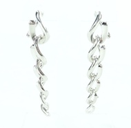 品相極佳的 TIFFANY & Co. Tiffany AG925 銀鍛造水滴形耳環，重 20.28 克。