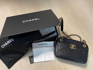 Original Chanel 19 camera bag 香奈兒100% Authentic handbag shoulder bag crossbody double chain (with receipt) 黑色皮手袋相機包, 可放iphone pro max 全套有盒，單, 卡, 塵袋  黑金