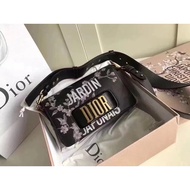 DIOR DIOR Bag DIOR Bag DIOR Female Bag DIOR Saddle Bag DIOR Three Grid DIOR 5 Grid DIOR Badge Style 