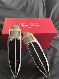 Roger Vivier Flats