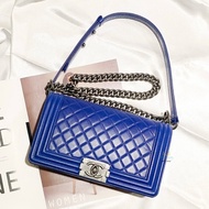 CHANEL 香奈兒 A67086 海軍藍 羊皮 菱格紋 復古銀釦 BOY 25公分 鍊包 口蓋包 Boy包