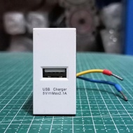 USB Charger Type F31 5Vdc 2.1A Input 100-240Vac