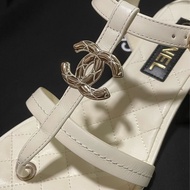 高雄漢神專櫃購入可鹹可甜的Chanel 香奈兒米白T字夾腳牛皮涼鞋