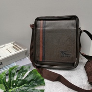 กระเป๋าสพายข้างแบรนด์แท้ WOLVES ORIGINAL 100% หนัง PU กันน้ำ ช่องใส่ของกว้าง สามารถขยายช่องได้