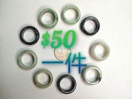 50元【翡翠扳指】
清貨大特惠，$50一隻。來自緬甸的純天然翡翠板指，全部都有不同程度瑕疵，完美者慎拍。有興趣歡迎點菜揀選睇中號碼，買滿4件包平郵，滿10件享九折，多選多優惠。玉件詳情如下:
#1 白