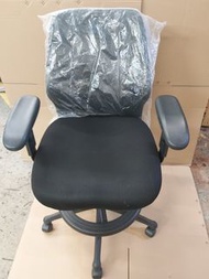 黑色辦公椅連扶手