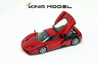 King Model 1:64合金模型。Enzo，第五批預售中，金屬紅Metallic Red。可開前後蓋+引擎細節。豪華版含人偶+啞膠力平台+手工禮品盒包装。各限量1199台，售完即止。