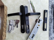 (Chugn) Khóa tay gạt cửa nhôm hệ 4400 Việt Pháp cửa sắt hộp 3x6 cánh sổ 55 vát cạnh nhôm cỏ cửa nhựa