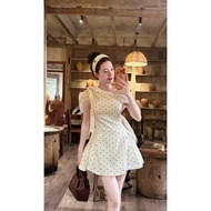 Polka dot off-the-shoulder punch - Korean standard figure - G65