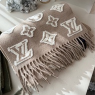 LV 奶茶色立體滿版LOGO圍巾