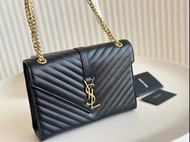 ✨YSL saint laurent 金標logo牛皮斜跨單肩包 女款 黑色
