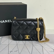 CHANEL 愛心調節釦口蓋包 20 - 羊皮黑金