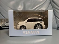1:30 Toyota Sienta 尾期 豐田原廠 回力車 白色