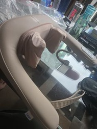 Breo頸部按摩器