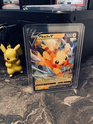  🟡⚈ ․̫ ⚈ 🟡比卡超promo 卡 - 美版 Pikachu V - SWSH285 - Sword & Shield - Holo Promo - Pokemon - MISCUT - 寵物小
