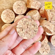 Cork used to pack bottles, jars, etc., about 2.6cm in diameter