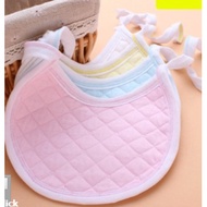 [T0009]3-layer Cotton newborn bib size 17*14 cm for babies with tie in 3 colors to choose from