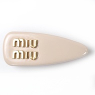 สภาพใหม่เอี่ยม☆MIUMIU 5IF092 กิ๊บติดผมหนังแก้วโลโก้สีเบจพร้อมกล่อง สำหรับผู้หญิง