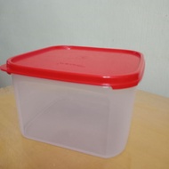 MM Square 2.6 litre Red