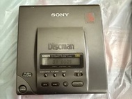 SONY Discman D-303 DBB CD機 金色日本內銷版 有時跳線 電池蓋有啲鬆