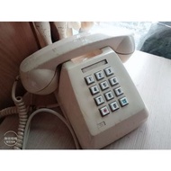 老玩）二手早期古早味家用電話（注意老電話使用時會有沙沙雜音，畢竟它有年紀了，在意者勿購入，多處磨損刮傷掉漆）