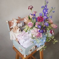 [Newborn Floral Hamper] Baby Cot Hamper IV