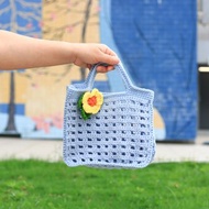 鏤空格子鬆餅手提包 - 灰藍連小花裝飾