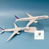 French National Airlines Boeing 777-300ER Airplane Model "AIR FRANCE" High Quality Alloy