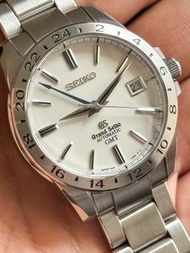 市場罕有 近全新 一手購入收藏品 香港行貨 40MM GRAND SEIKO GMT SBGM025 帶格足長 日本美學大師深澤直人操刀設計 定位高級運動型機械腕錶 鎖霸龍頭 100米出廠防水設定 獨