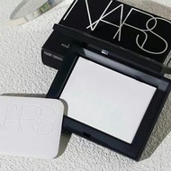 NARS 光透感透明定妝大白餅 蜜粉餅10g持久定妝粉乾粉