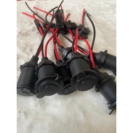 Female pipe holder with cover, pipe holder for cars