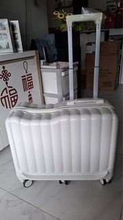 兒童坐騎白色旅行行李箱 Compact Sit & Ride Kids Travel Luggage