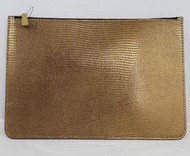 全新美國名牌 Polo Ralph Lauren 金色皮革蜥蜴皮紋設計拉鍊手拿包，附原廠防塵袋，下標就賣，免運費！