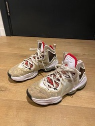 Nike LeBron 19 Sketch Size 40