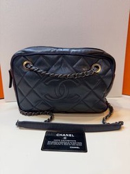 Chanel/香奈兒 黑色做舊 金屬限量款相機包 21開