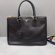 Prada 97新 黑色十字紋殺手包 尺寸34*24