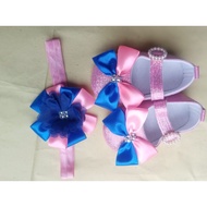 Shoes and headdress (13cm/5inches)